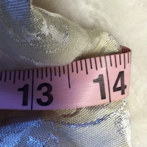 ⭐️ Forever21 Cream Metallic Silver Floral Print Short Short sleeve Blouse - Picture 6 of 11